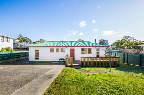 Photo of property in 104 Omapere Street, Whitby, Porirua, 5024