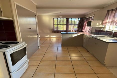 Photo of property in 188 Sunnynook Road, Totara Vale, Auckland, 0627