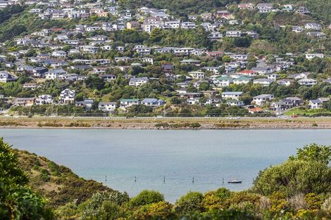 Photo of property in 124 Gloaming Hill, Titahi Bay, Porirua, 5022