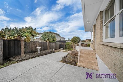 Photo of property in 2/17 Jenelin Road, Glendene, Auckland, 0602