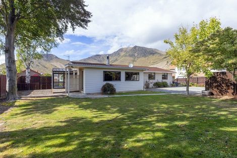 Photo of property in 14 Saint Cuthbert Place, Omarama, 9412