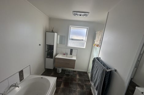 Photo of property in 35 Brassey Street, Waverley, 4510