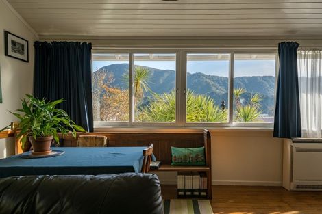 Photo of property in 17a Taranaki Street, Picton, 7220