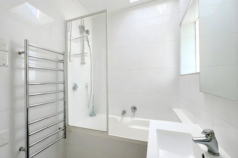 Photo of property in 70 Barrack Road, Mount Wellington, Auckland, 1060