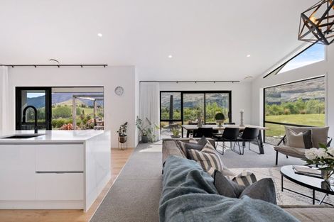 Photo of property in 86 Mountain View Road, Dalefield, Queenstown, 9371