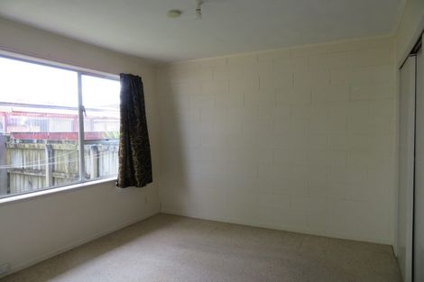 Photo of property in 1/96 Chivalry Road, Glenfield, Auckland, 0629