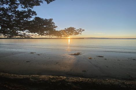 Photo of property in 21 Tindalls Bay Road, Tindalls Beach, Whangaparaoa, 0930