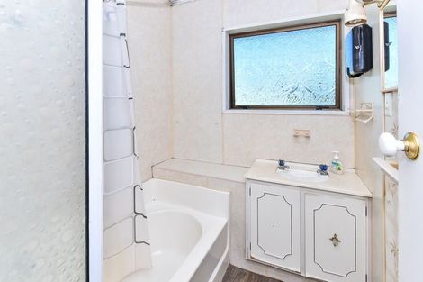 Photo of property in 29 Great South Road, Conifer Grove, Takanini, 2112