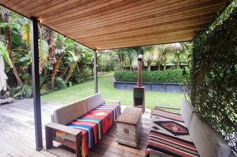 Photo of property in 153 Laingholm Drive, Laingholm, Auckland, 0604