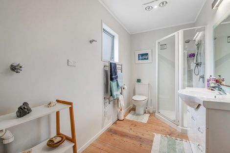Photo of property in 25 Moffat Road, Red Beach, 0932