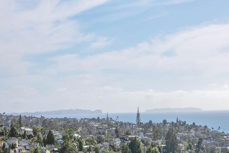 Photo of property in 7 Galaxy Drive, Mairangi Bay, Auckland, 0630