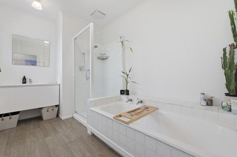 Photo of property in 74 Queen Road, Bellevue, Tauranga, 3110
