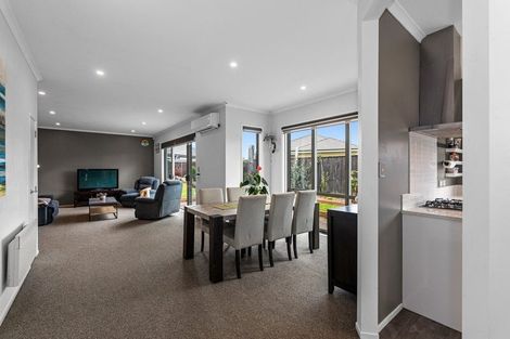 Photo of property in 14 Malbec Place, Huapai, Kumeu, 0810