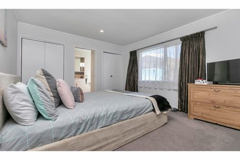 Photo of property in 1/38 Sailfish Drive, West Harbour, Auckland, 0618