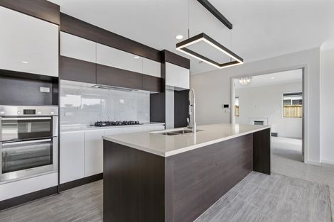 Photo of property in 51 Sunset Road, Totara Vale, Auckland, 0632