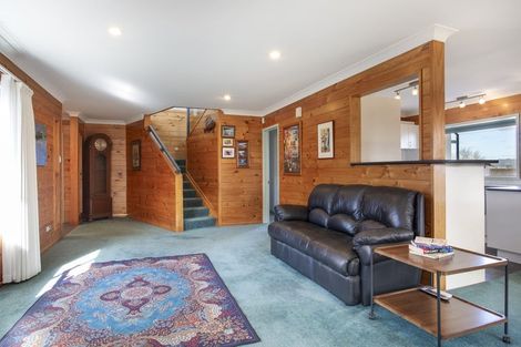 Photo of property in 35c Edmonton Road, Henderson, Auckland, 0612