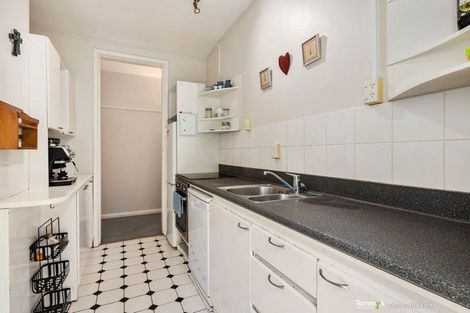 Photo of property in Hobson Flats, 2/1 Hobson Street, Pipitea, Wellington, 6011