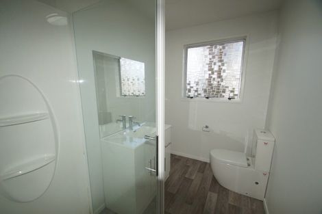 Photo of property in 6a Auburn Avenue, Upper Riccarton, Christchurch, 8041