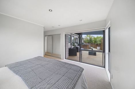 Photo of property in 5 Darren Crescent, Half Moon Bay, Auckland, 2012