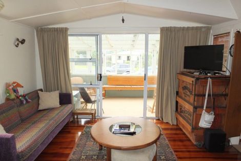 Photo of property in 22 Dewe Terrace, Foxton Beach, Foxton, 4815