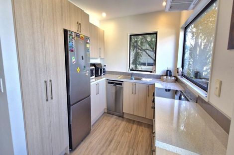 Photo of property in 17b Wynyard Crescent, Fernhill, Queenstown, 9300