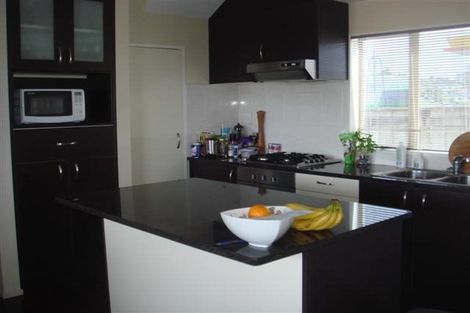 Photo of property in 2/845 East Coast Road, Northcross, Auckland, 0630