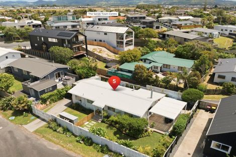 Photo of property in 5 Marjorie Lane, Papamoa Beach, Papamoa, 3118
