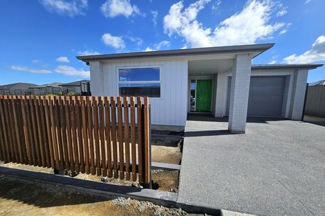 Photo of property in 27 Hammick Crescent, Pyes Pa, 3112