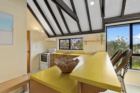 Photo of property in 10 Frances Street, Waikanae Beach, Waikanae, 5036