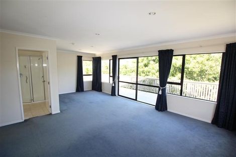Photo of property in 6 Shirley Road, Parau, Auckland, 0604