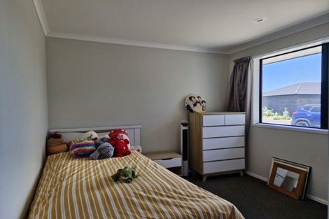 Photo of property in 15 Marsden Place, Hurworth, New Plymouth, 4310