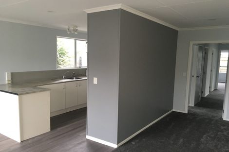 Photo of property in 2 Te Ngaere Place, Merrilands, New Plymouth, 4312