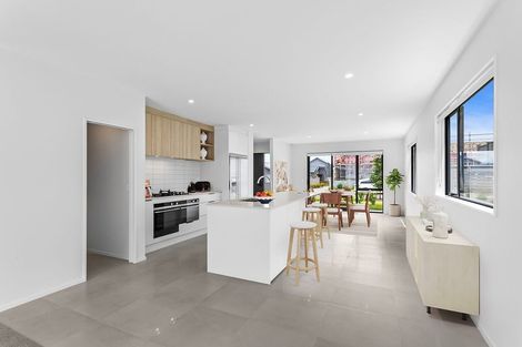 Photo of property in 10 Seafoam Road, Rosehill, Papakura, 2113