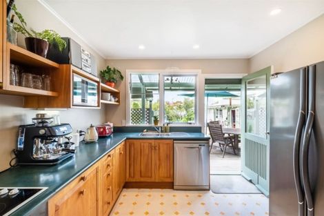 Photo of property in 17 Gladstone Road, Northcote, Auckland, 0627