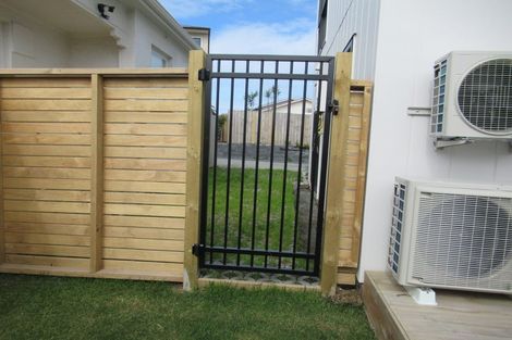 Photo of property in 2 Nikau Street, New Lynn, Auckland, 0600