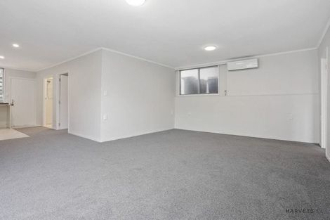 Photo of property in 37 Beaubank Road, Kelston, Auckland, 0602
