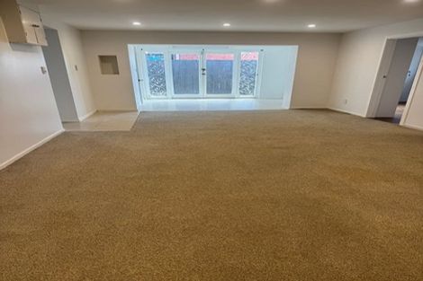 Photo of property in 51 Bradbury Road, Botany Downs, Auckland, 2010