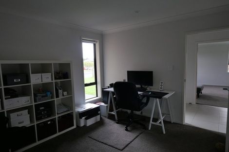 Photo of property in 8 Parkgrove Crescent, Pokeno, 2402