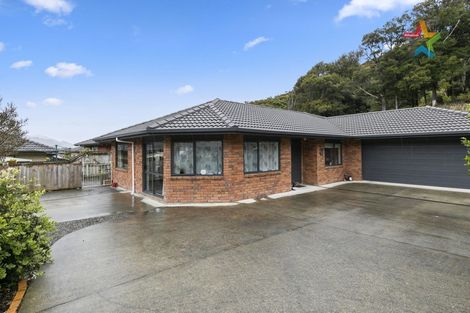 Photo of property in 21 Aragon Grove, Kingsley Heights, Upper Hutt, 5018
