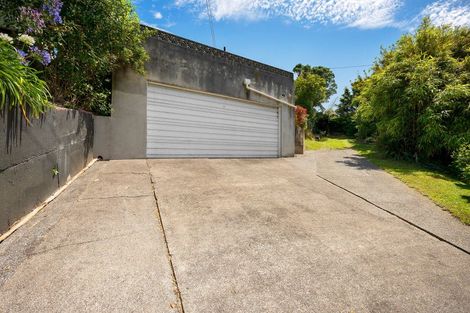 Photo of property in 70 Glanmire Road, Newlands, Wellington, 6037
