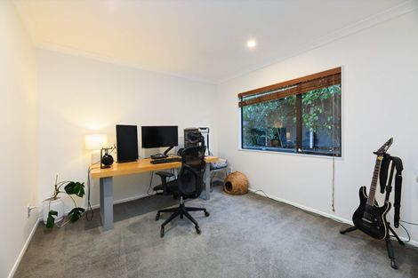 Photo of property in 19 South Kensington Way, Henderson, Auckland, 0612
