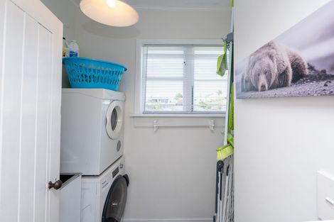 Photo of property in 17 Falstaff Street, Stratford, 4332