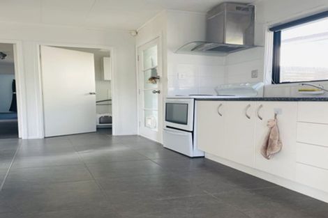 Photo of property in 4 Luxor Place, Massey, Auckland, 0614