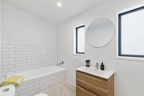 Photo of property in 14a Ropata Avenue, Point England, Auckland, 1072