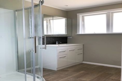 Photo of property in 72 Waimumu Road, Massey, Auckland, 0614