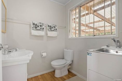 Photo of property in 1/10 Mcquoid Place, Glenfield, Auckland, 0629