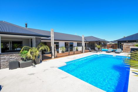 Photo of property in 2 The Glade, Carterton, 5713