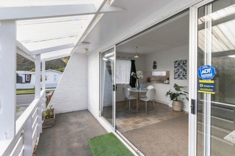 Photo of property in 321a Wellington Road, Wainuiomata, Lower Hutt, 5014