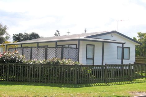 Photo of property in 100 Blane Place, Whangamata, 3620