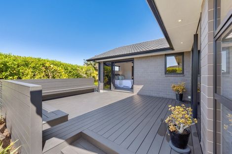 Photo of property in 5 Augusta Grove, Waiwhakaiho, New Plymouth, 4312